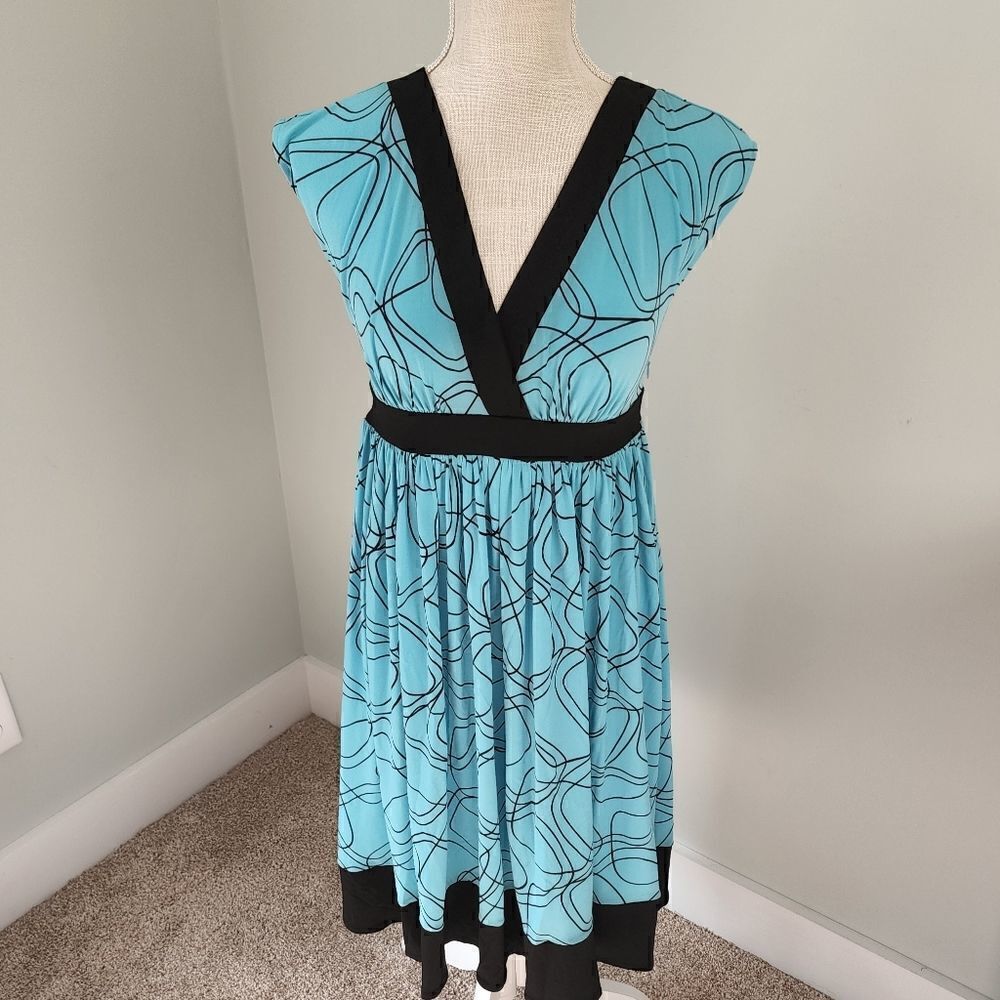 LONDON TIMES WOMEN'S DRESS SIZE 6 V NECK AND BACK WITH TIE WAIST